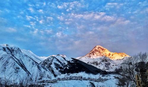 Riverside Kazbegi - carbon neutral hotel in Step'antsminda