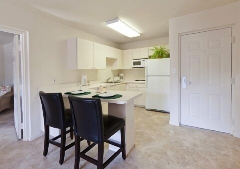 Legacy Harbour Hotel & Suites - photo 7