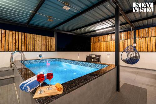 Serenity Skies Apartment with Pool by VEO Part of StayVista — 5-Star Luxury Hotel in Nashik, India