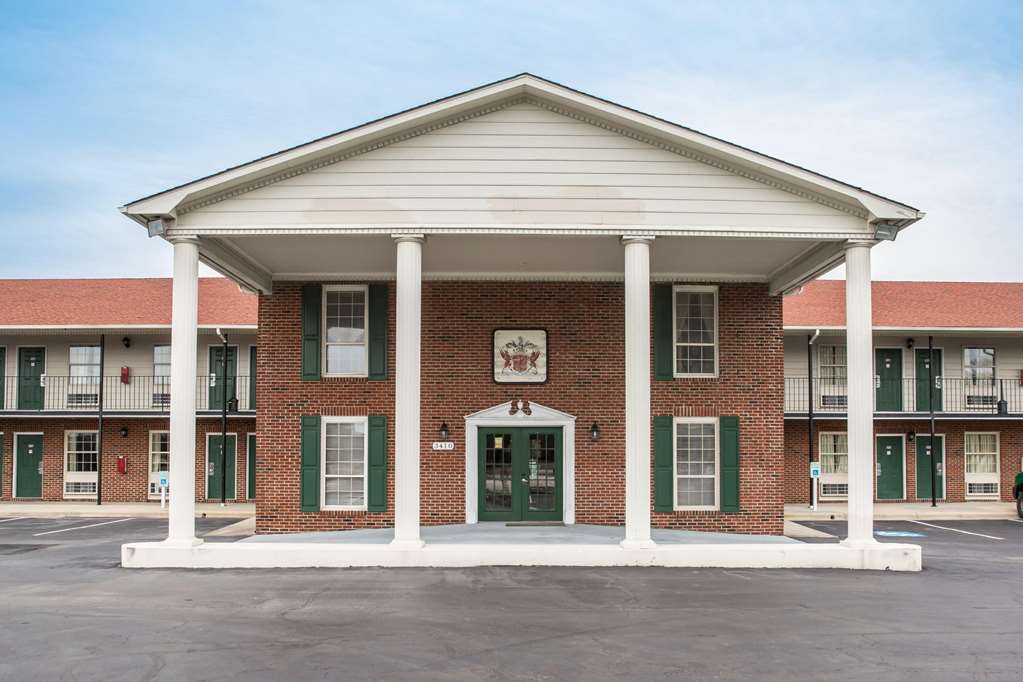 Econo Lodge Crystal Coast - photo 3