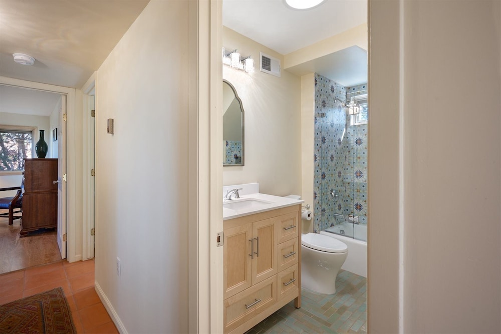 Topaz Mountain Stunning Views in the Heart of the Historic East Side — 4-Star Luxury Hotel in Santa Fe, United States