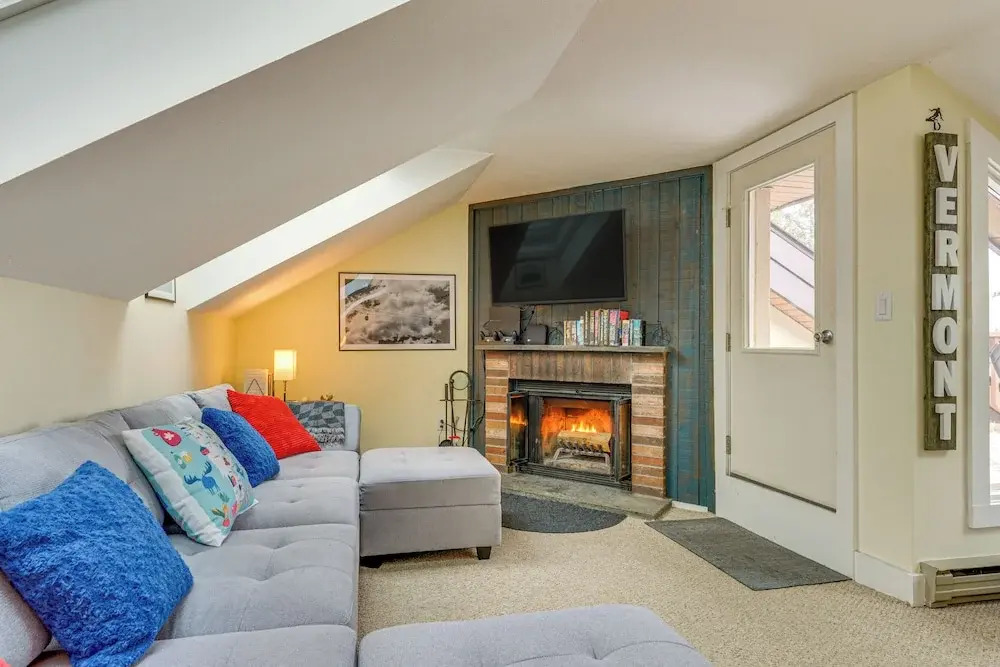 Walk to Mount Snow Resort: Unit w Pool & Hot Tubs - photo 6