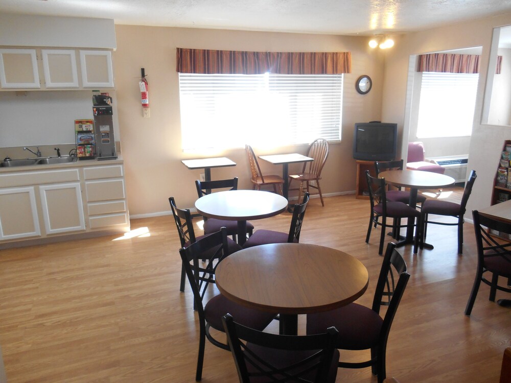 Henry's Fork Inn - photo 12