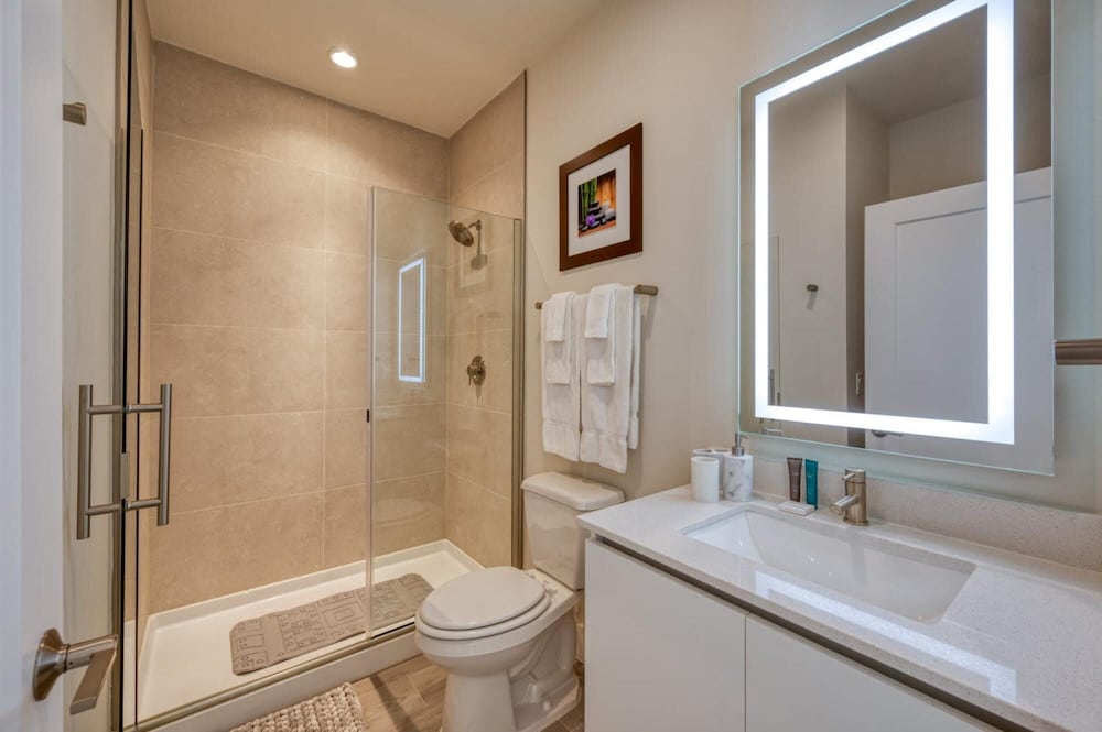 Spacious New Modern Retreat - photo 19