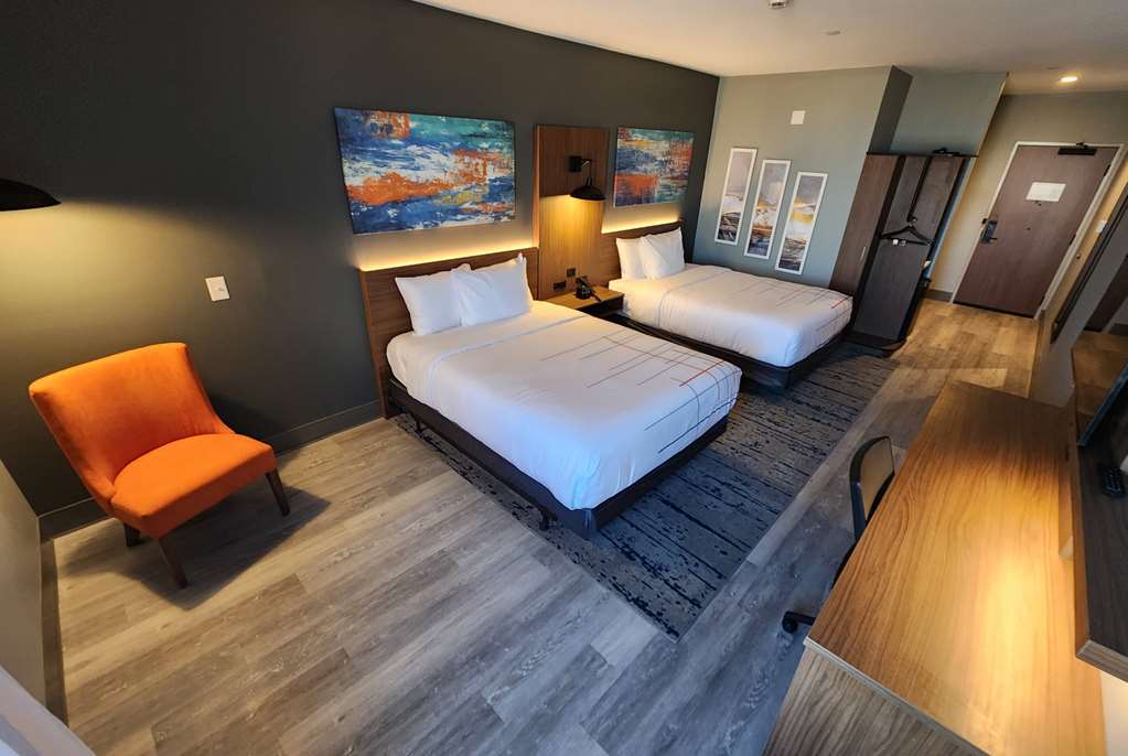 La Quinta Inn & Suites by Wyndham Del Rio - photo 32