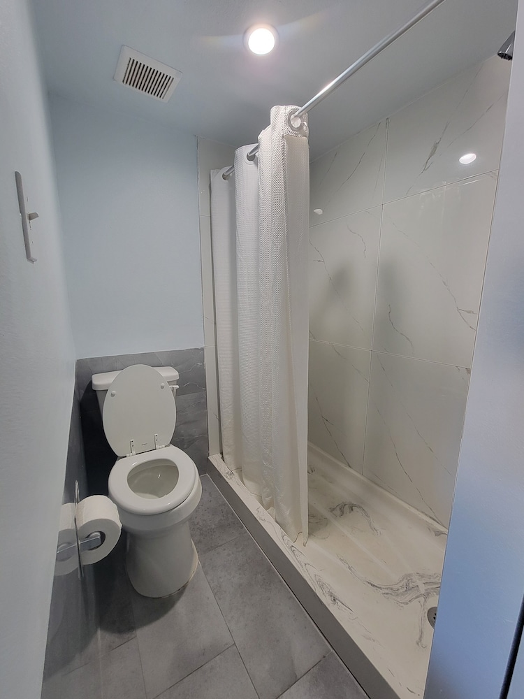 Maxim Iii Motel - photo 13