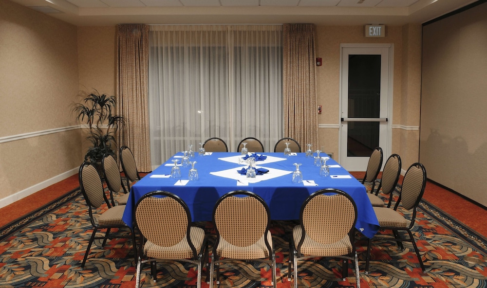 Hilton Garden Inn Oxnard Camarillo - photo 58