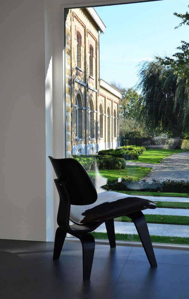 Bed & Breakfast Spoor 62 — 4-Star Luxury Hotel in Gistel, Belgium