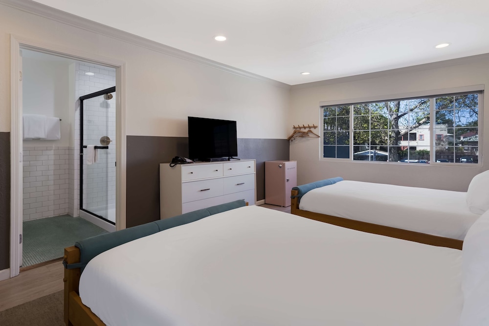 Signature Inn Oakland - photo 37
