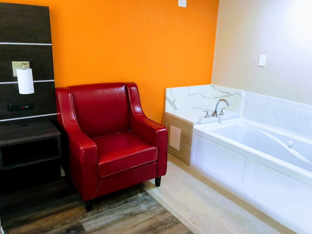 Tropical Inn & Suites - photo 20