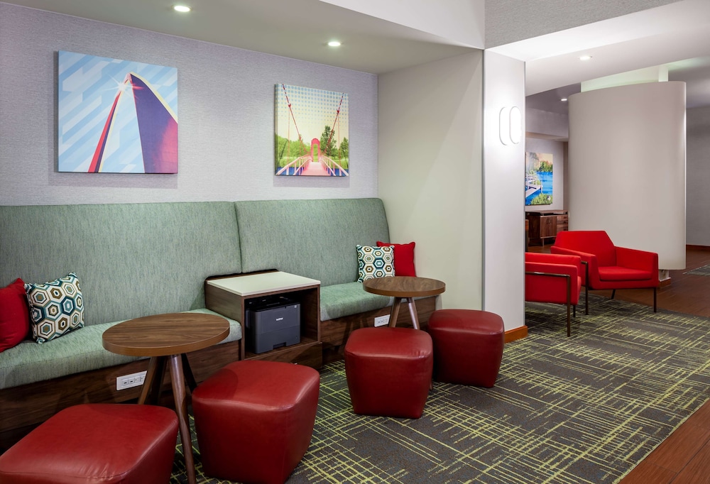 Hampton Inn & Suites St. Louis at Forest Park - photo 33