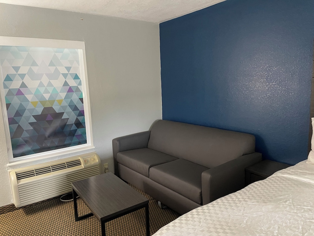 Clairmont Inn & Suites Warren - photo 22