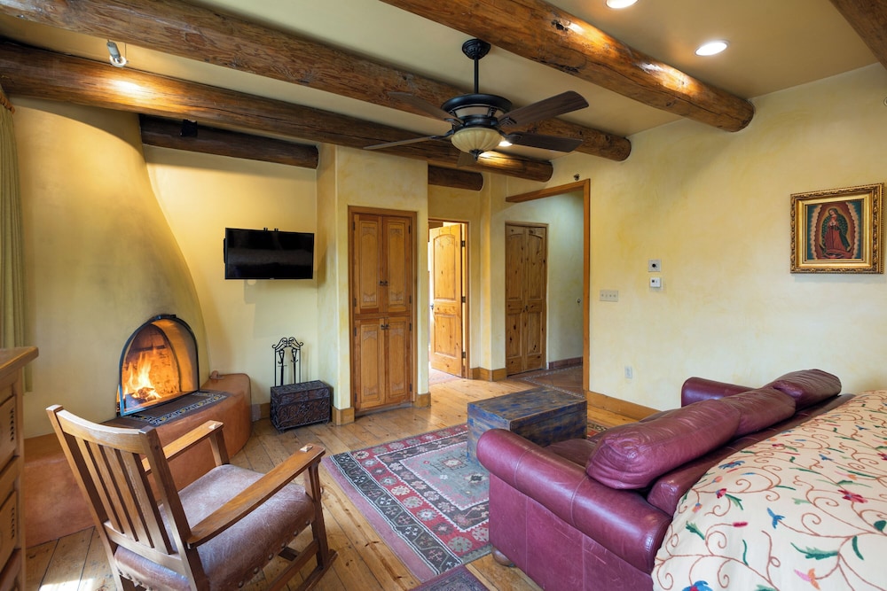 Inn on La Loma Plaza - photo 23
