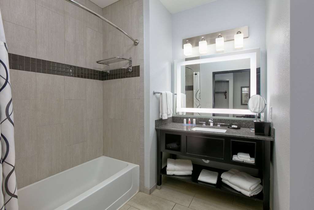 La Quinta Inn & Suites by Wyndham Lubbock Southwest - photo 18