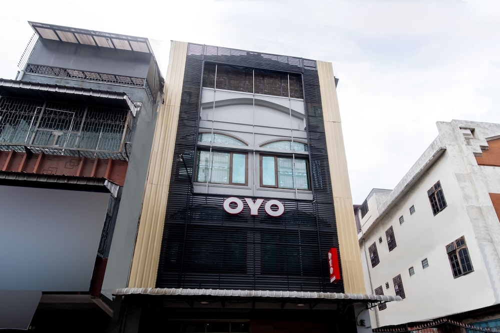 Oyo 3159 Festive Inn - last minute hotel in Medan