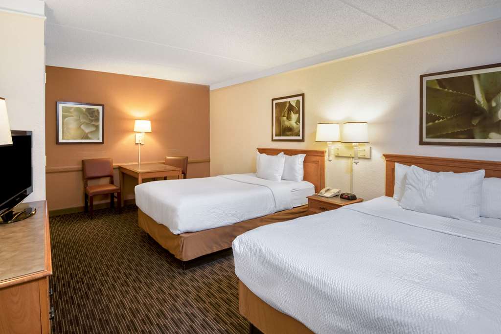 La Quinta Inn by Wyndham San Antonio Market Square - photo 22