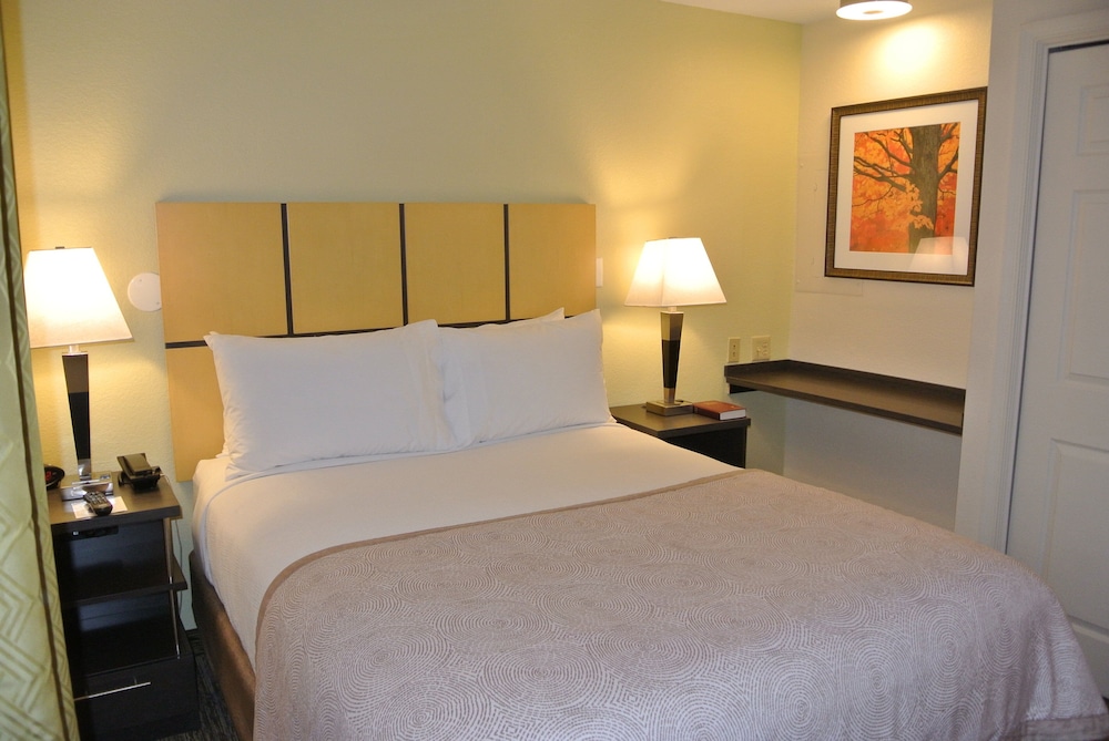 Candlewood Suites Washington Fairfax by IHG - photo 10