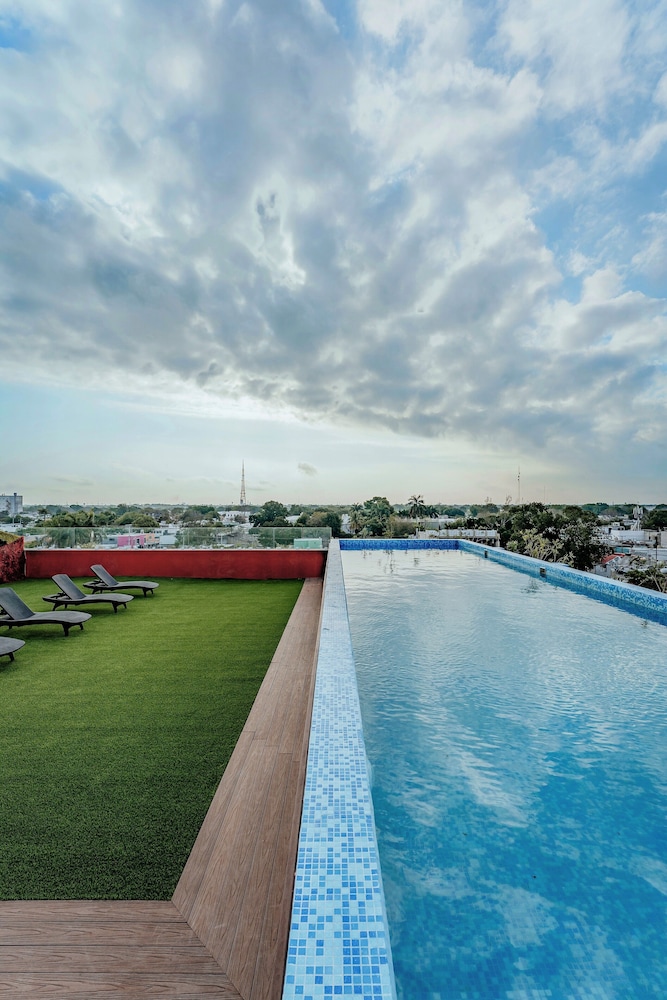 Rooftop pool
