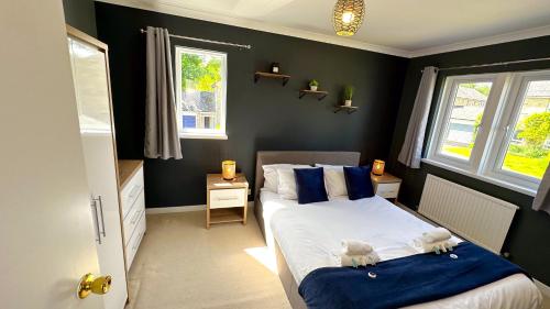 Harlow Manor LT By Furnished Accommodation Large House Army Base Relocating Families Business Stays