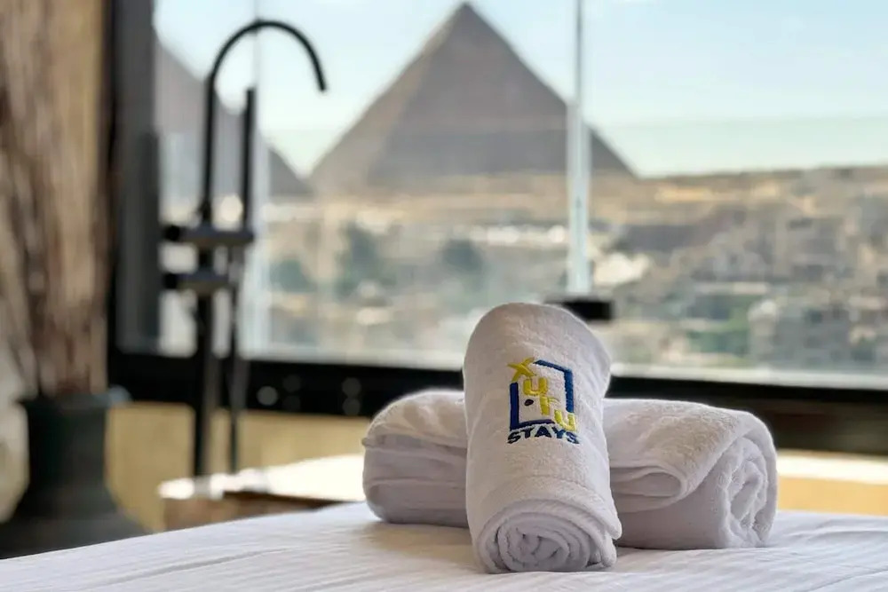 The 2 BDR Pyramids Vista w Bathtub — 4-Star Luxury Hotel in Cairo, Egypt