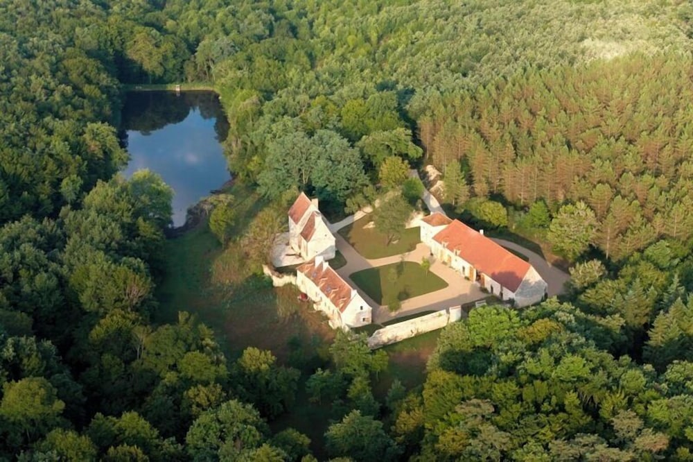 Domaine Du Ris De Feu — Chalais