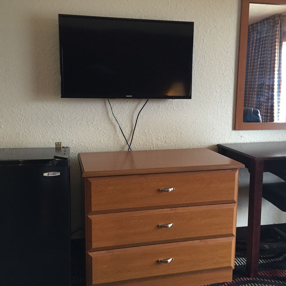 Town and Country Motel - photo 9