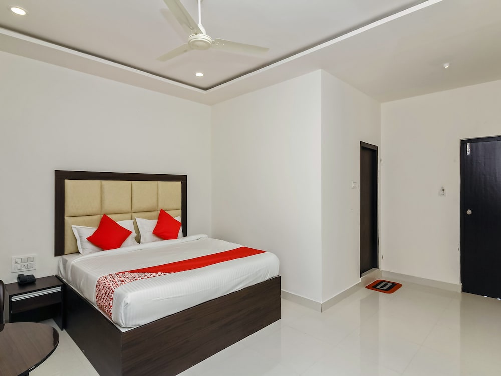 OYO 26941 Hotel Palm International — hotel near Rajiv Gandhi International Airport