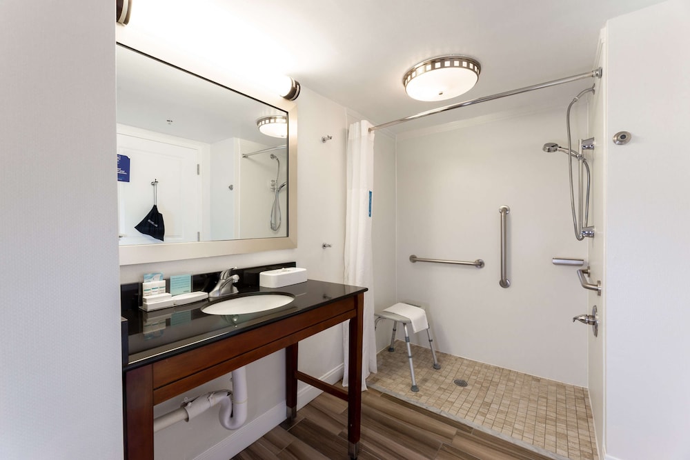 Hampton Inn & Suites Raleigh Cary Lenovo Center - photo 36