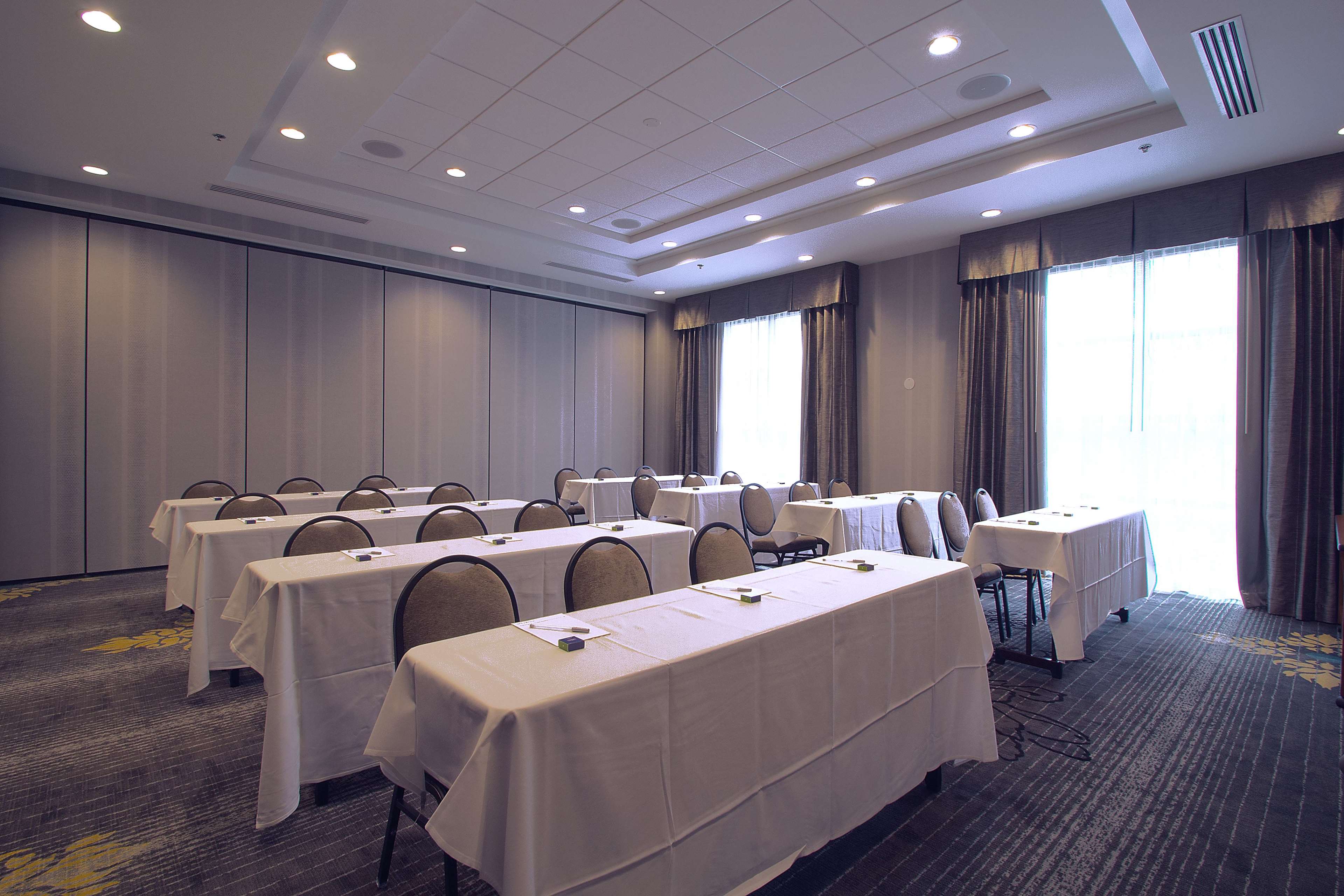 Hampton Inn & Suites Columbus University Area - photo 34