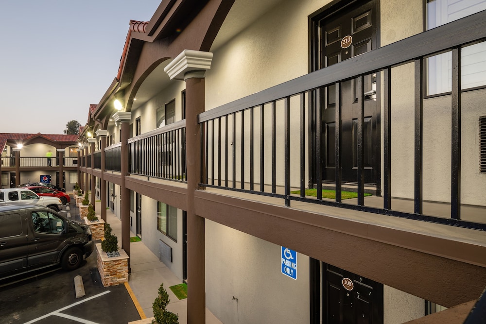 Bayhill Inn - photo 17