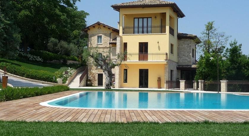 Borgo Fonte Scura - carbon neutral hotel in Silvi