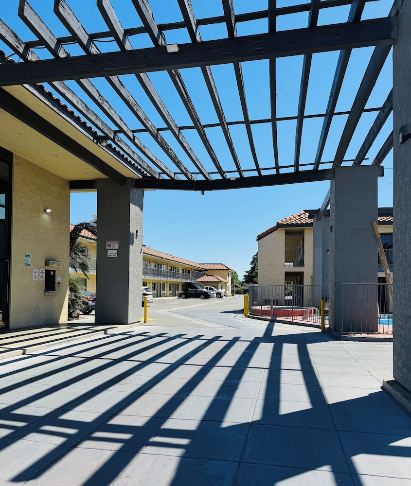 Baymont by Wyndham Bakersfield - photo 26
