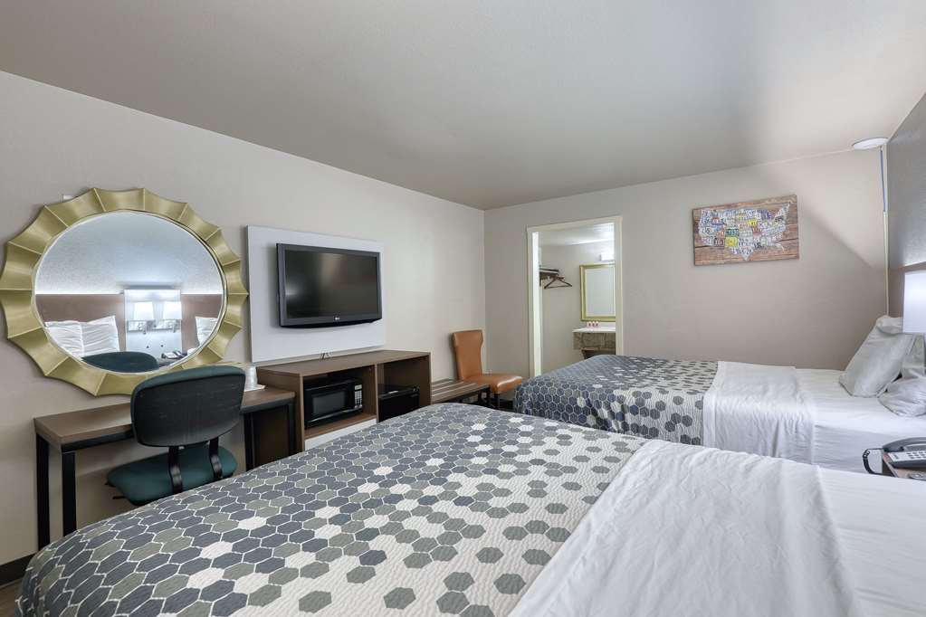 Econo Lodge Neenah - photo 29