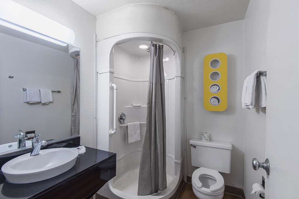 Motel 6 Kansas City MO Airport - photo 27
