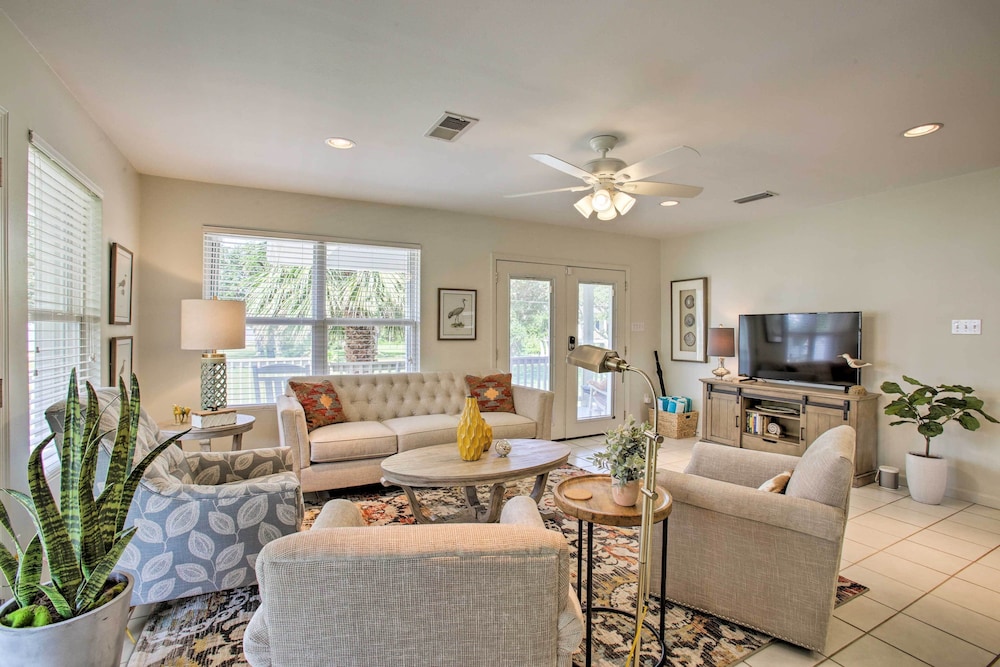 The Palm Bay St Louis Home Walk To Beach — 4-Star Luxury Hotel in Biloxi, United States