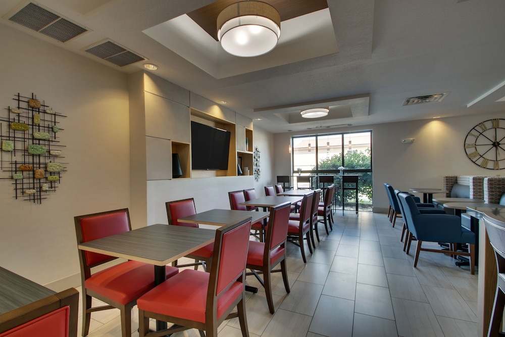 Holiday Inn Express & Suites Morris by IHG - photo 52
