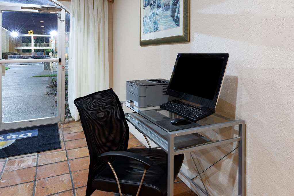 Days Inn by Wyndham Del Rio - photo 60