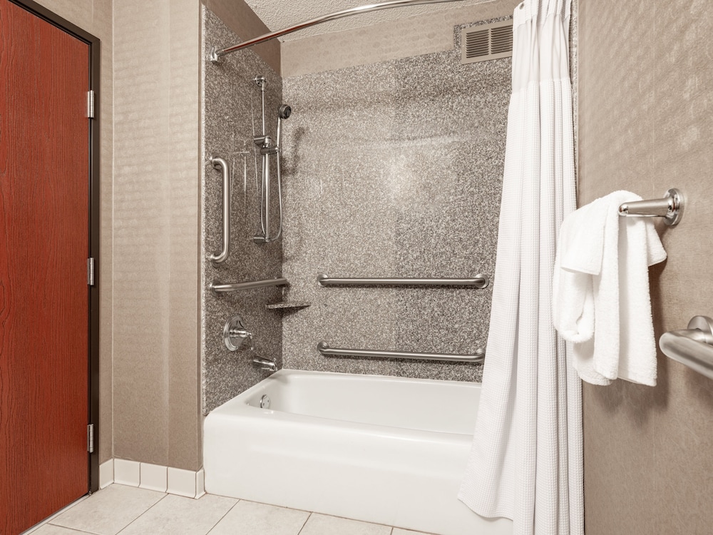 Crowne Plaza Milwaukee Airport by IHG - photo 21