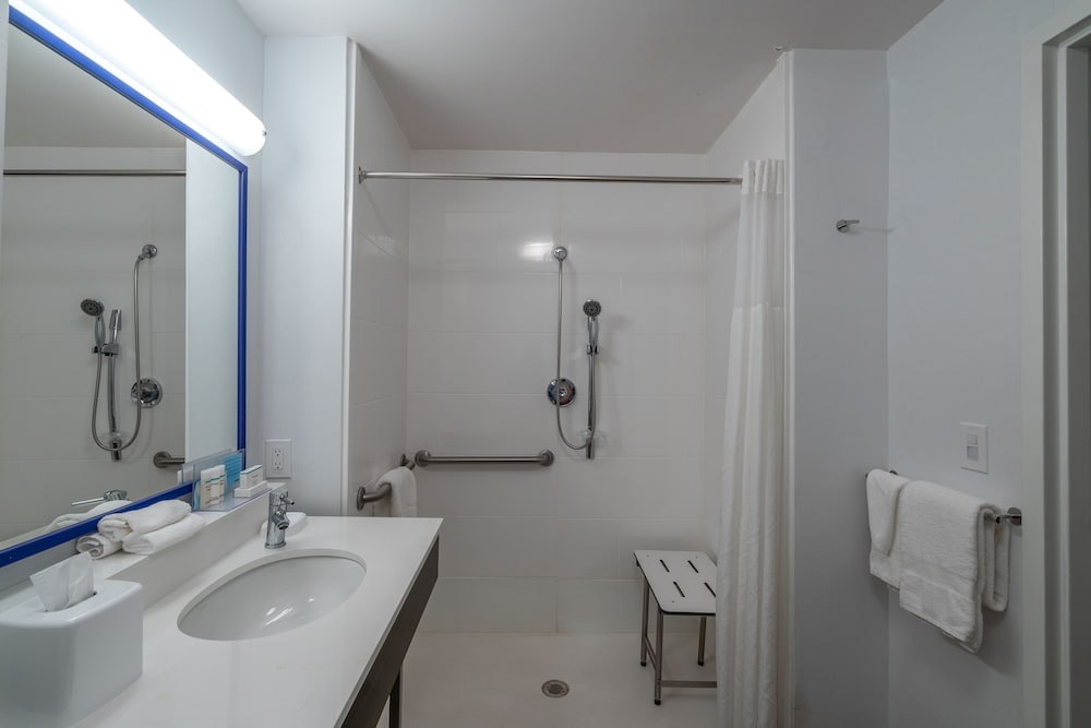 Hampton Inn Madison Huntsville Airport - photo 23
