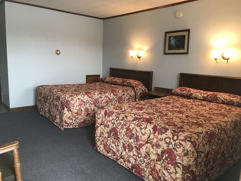 Colonial Hotel Motel - photo 11