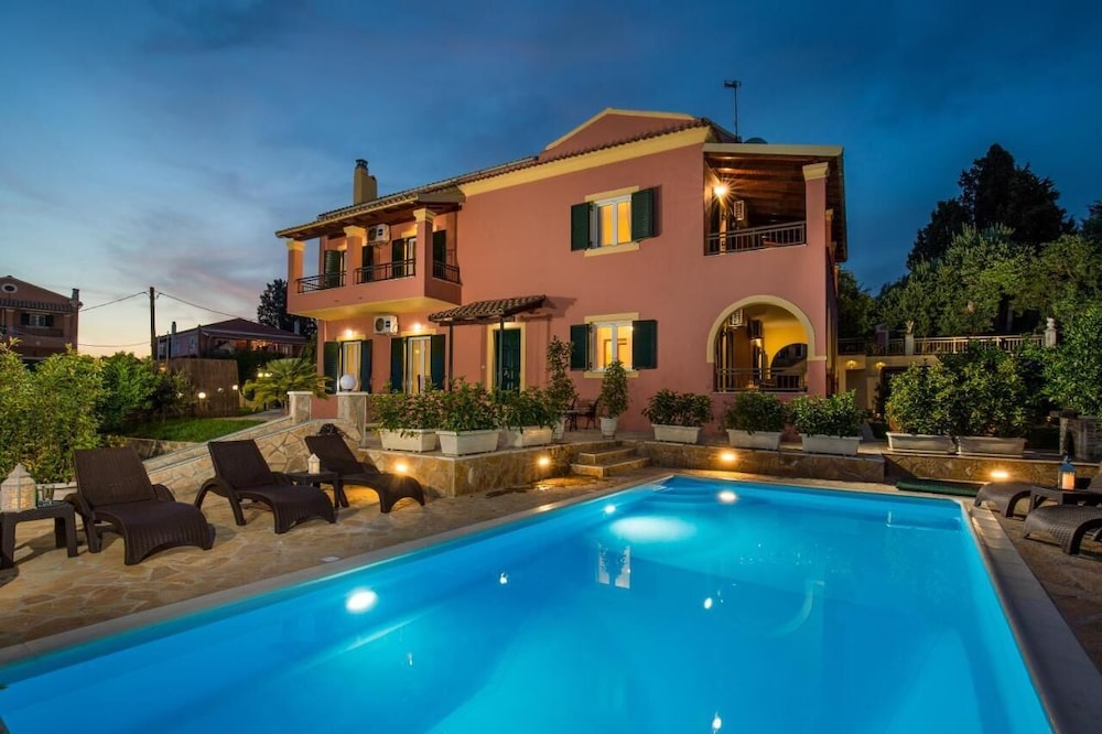 Four seasons House — 4-Star Luxury Hotel in Corfu, Greece