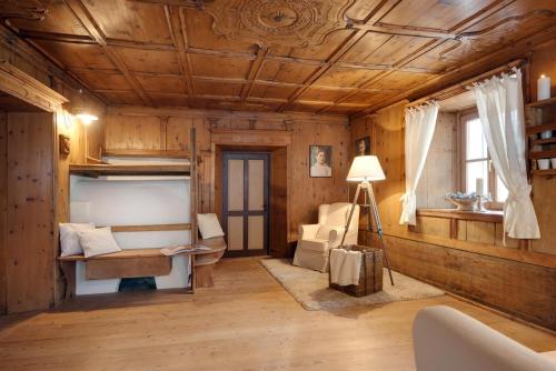 Chaletapartement Ambiente Villa Mozart mit Sauna — 4-Star Luxury Hotel in Chienes, Italy