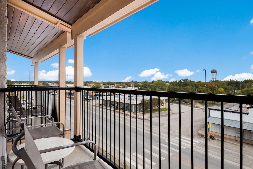 Best Western Bandera Suites & Saloon - photo 9