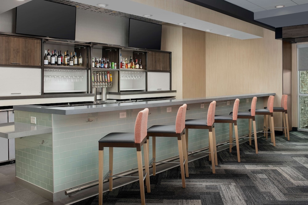 Hampton Inn & Suites Charlotte Airport Lake Pointe - photo 32