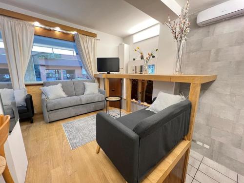 R&P apartment short term stay elegant design Bisceglie metro station easy for San Siro and Fiera Milano free parking — 4-Star Luxury Hotel in Milan, Italy