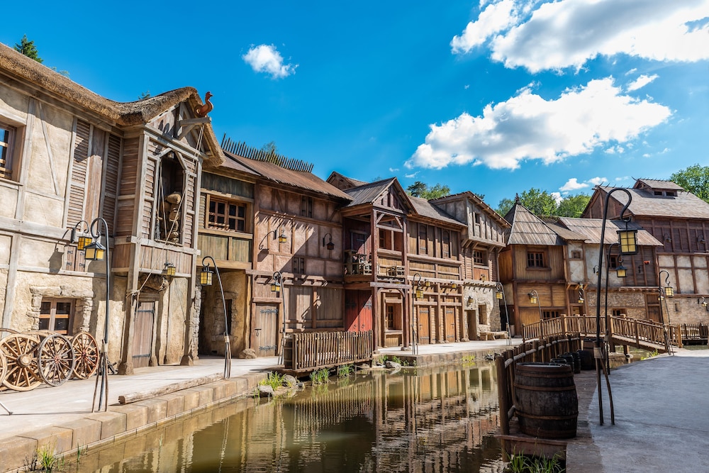 Les Quais de Lutece Hotel — hotel in Plailly
