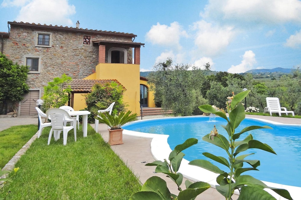 Villa in Vinci With Pool & Panoramic Views — 4-Star Luxury Hotel in Lamporecchio, Italy