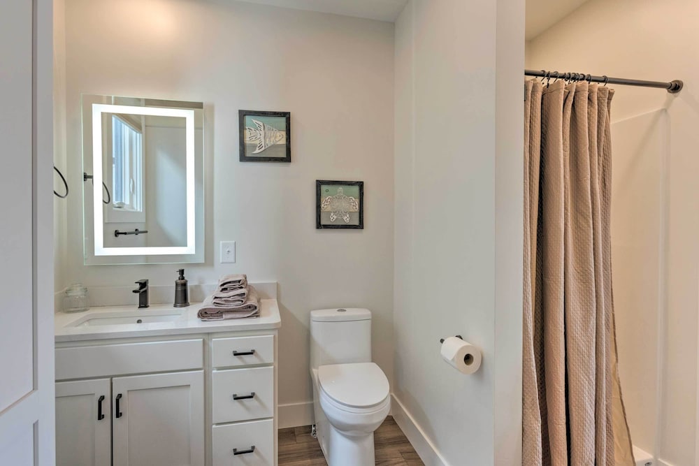 Traverse City Townhome: Walk to Beach — 4-Star Luxury Hotel in Traverse City, United States