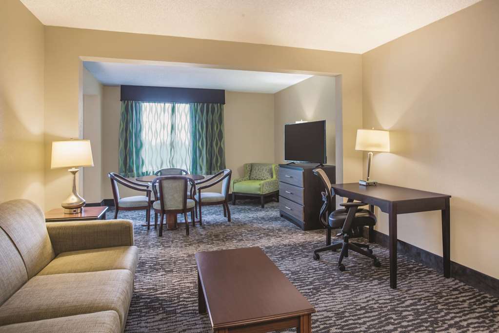 La Quinta Inn & Suites by Wyndham Clearwater South - photo 23
