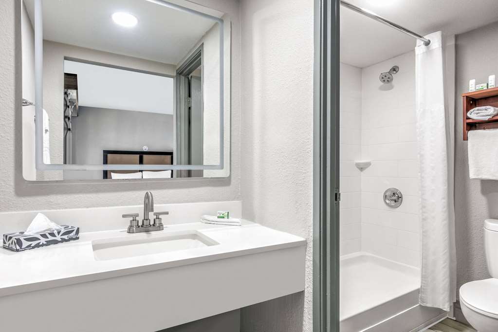 Baymont by Wyndham Austin University Area - photo 30
